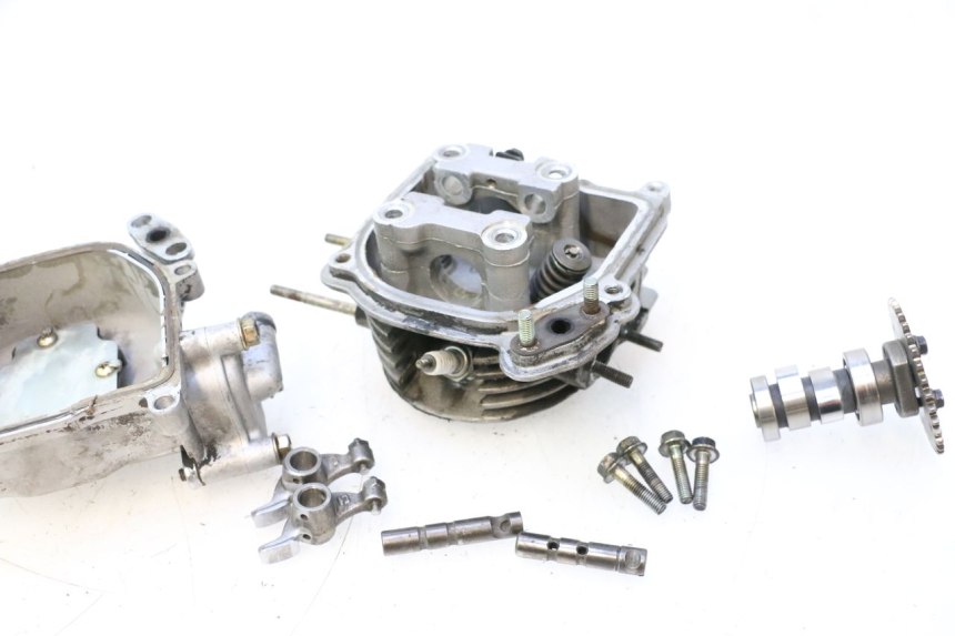 photo de CYLINDER HEAD PEUGEOT KISBEE 4T 50 (2010 - 2017) - Focus on structure