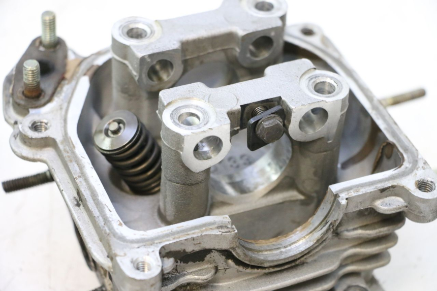photo de CYLINDER HEAD PEUGEOT KISBEE 4T 50 (2010 - 2017) - Used quality zoom