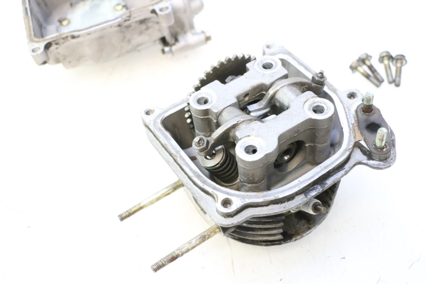 photo de CYLINDER HEAD PEUGEOT KISBEE 4T 50 (2010 - 2017) - Fixing points details