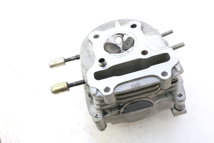 photo de CYLINDER HEAD PEUGEOT KISBEE 4T 50 (2018 - 2022) - High-resolution close-up