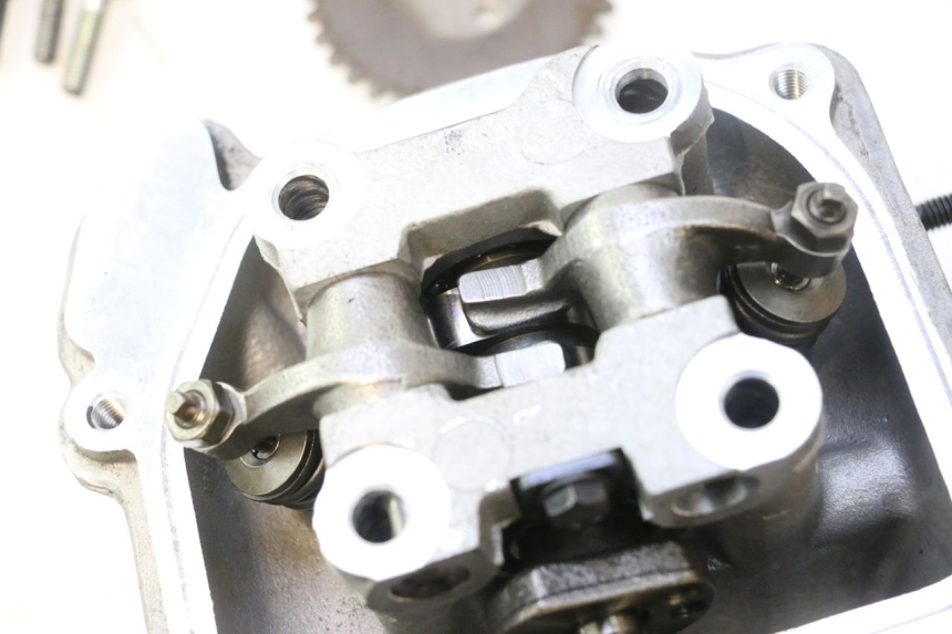 photo de CYLINDER HEAD PEUGEOT KISBEE 4T 50 (2018 - 2022) - Technical close-up