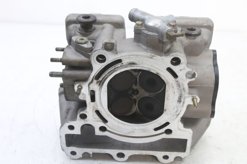 photo de CYLINDER HEAD KYMCO XCITING 500 (2007 - 2010) - High-resolution close-up
