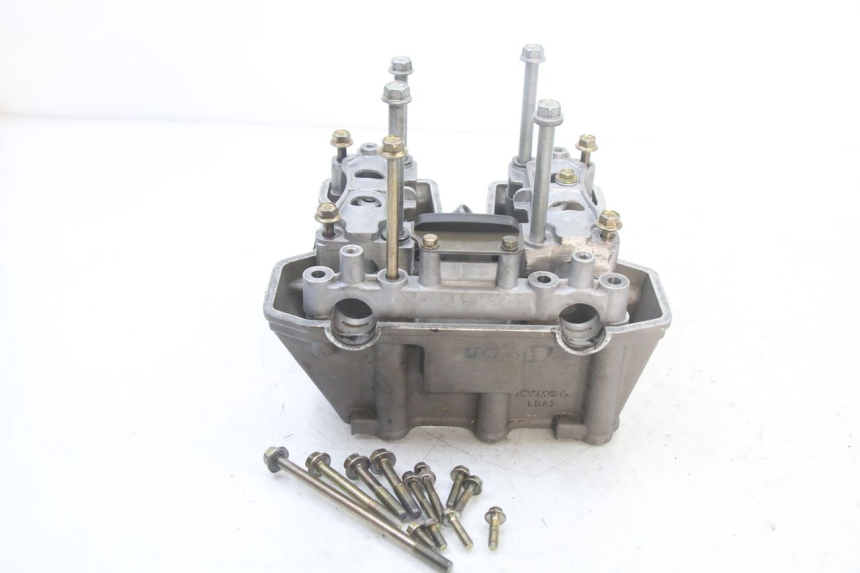 photo de CYLINDER HEAD KYMCO XCITING 500 (2007 - 2010) - Fixing points details
