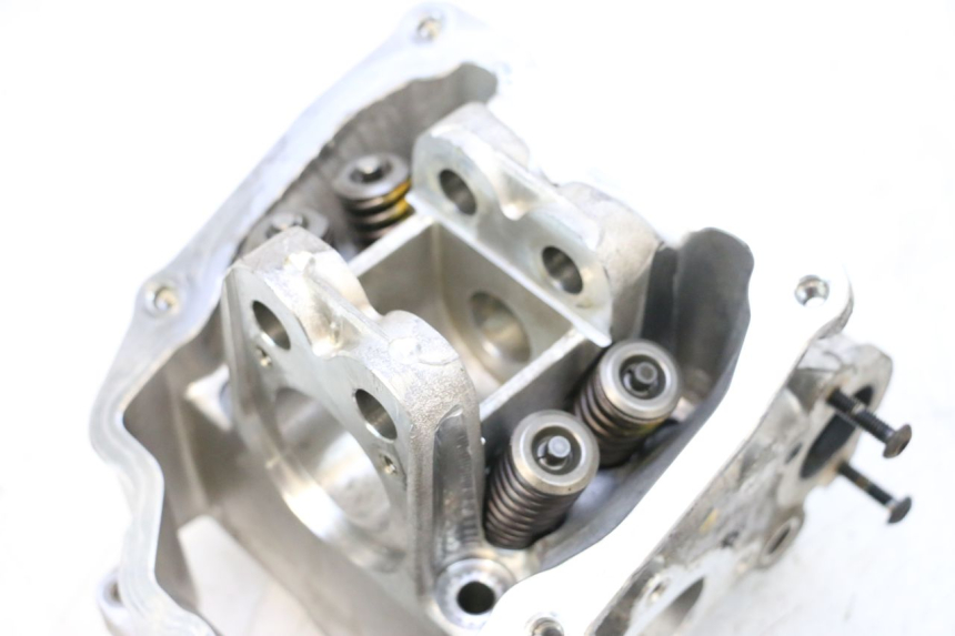 photo de CYLINDER HEAD PIAGGIO MP3 125 (2006 - 2014) - Component zoom