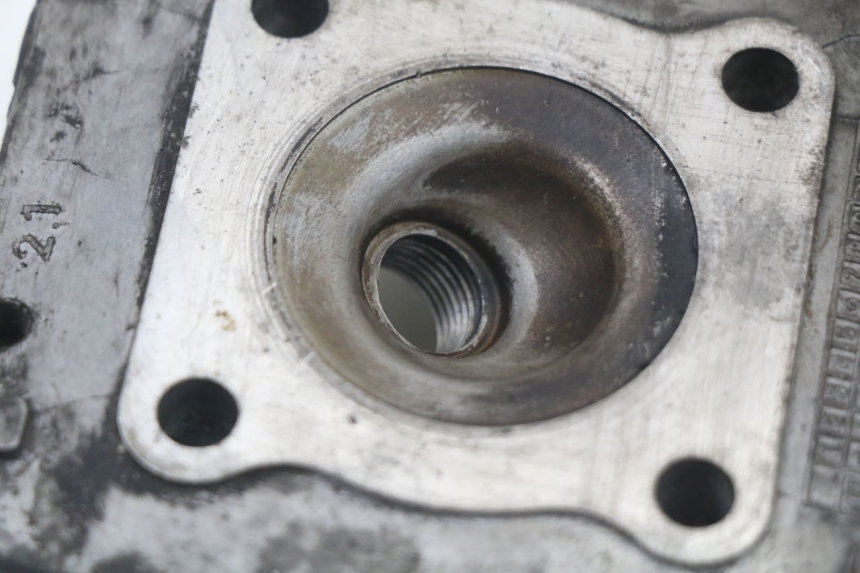 photo de CYLINDER HEAD PEUGEOT ELYSTAR 50 (2002 - 2014) - Fixing points details