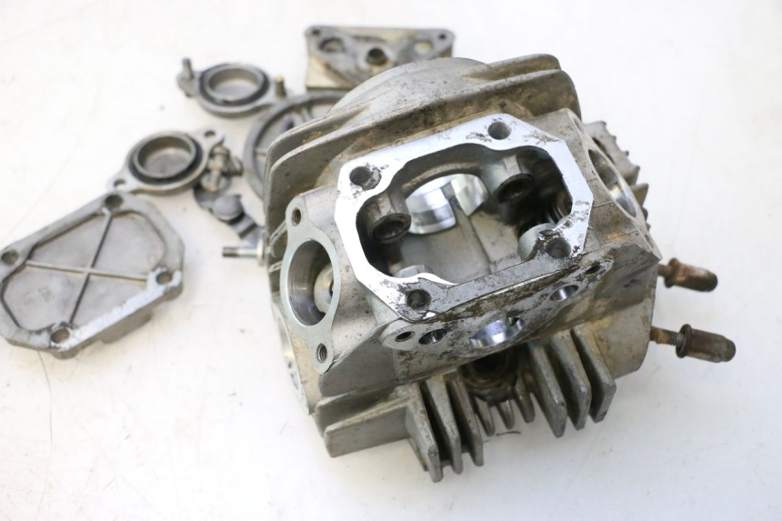 photo de CYLINDER HEAD APOLLO RFZ 125 - Detailed visual inspection