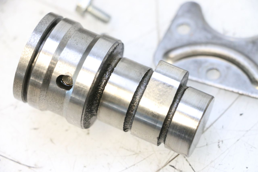 photo de CYLINDER HEAD PEUGEOT SATELIS COMPRESSOR K15 125 (2006 - 2009) - Spare part profile view