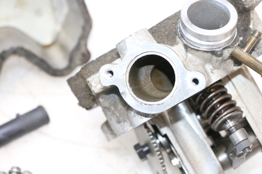 photo de CYLINDER HEAD PEUGEOT SATELIS COMPRESSOR K15 125 (2006 - 2009) - Markings and original references