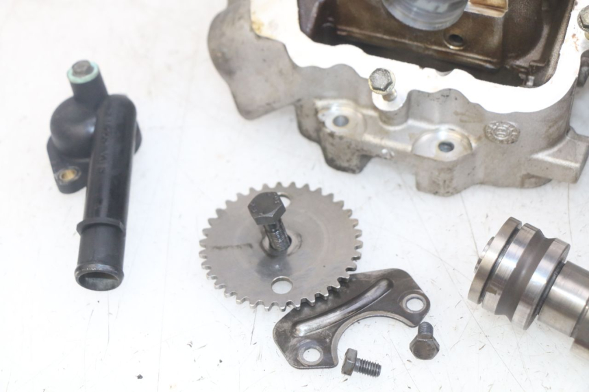 photo de CYLINDER HEAD PEUGEOT SATELIS 125 (2010 - 2012) - Distinctive features