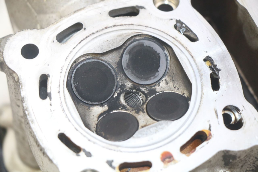 photo de CYLINDER HEAD PEUGEOT SATELIS 125 (2010 - 2012) - Alternative perspective