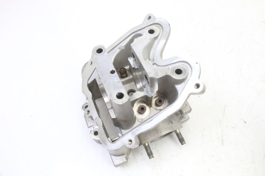 photo de CYLINDER HEAD PEUGEOT SATELIS 125 (2013 - 2018) - Fixing points details