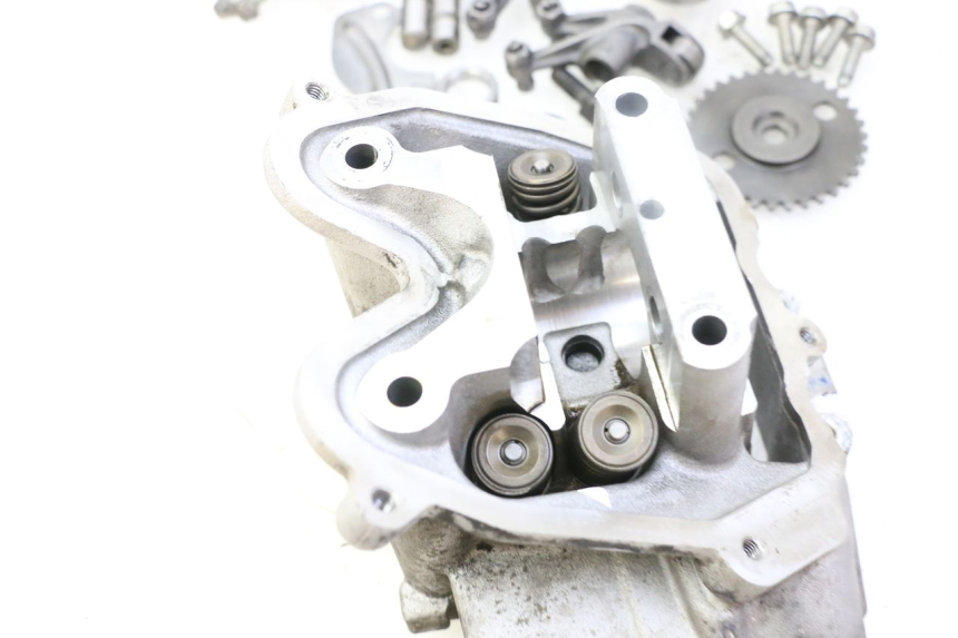 photo de CYLINDER HEAD PEUGEOT SATELIS 125 (2013 - 2018) - Focus on structure