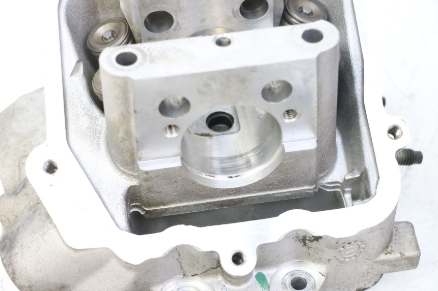 photo de CYLINDER HEAD PEUGEOT SATELIS 125 (2013 - 2018) - Alternative perspective