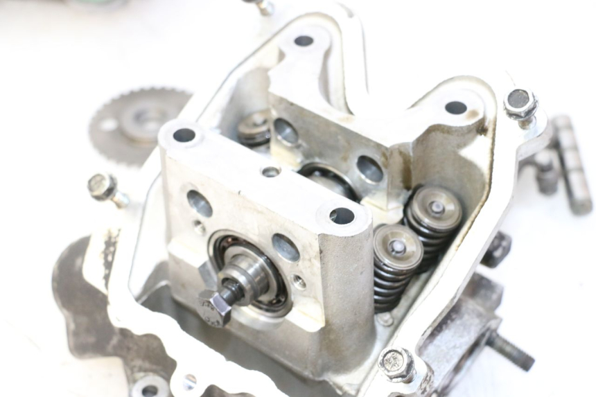 photo de CYLINDER HEAD PEUGEOT SATELIS 125 (2013 - 2018) - High-resolution close-up