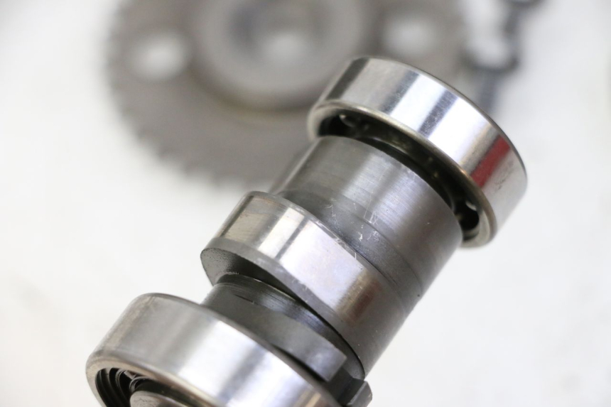 photo de CYLINDER HEAD PEUGEOT SATELIS 125 (2013 - 2018) - Alternative angle