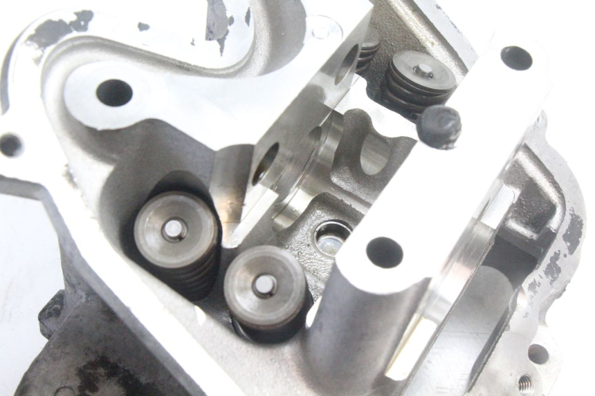 photo de CYLINDER HEAD PEUGEOT SATELIS 125 (2006 - 2009) - High-resolution close-up