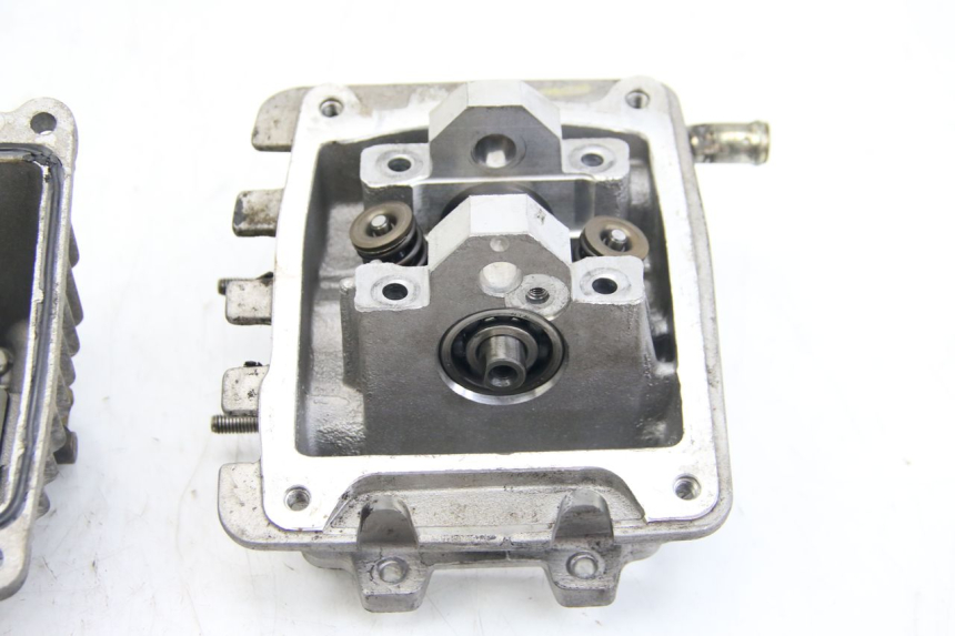 photo de CYLINDER HEAD APRILIA SCARABEO 4T 50 (2009 - 2017) - Fixing points details