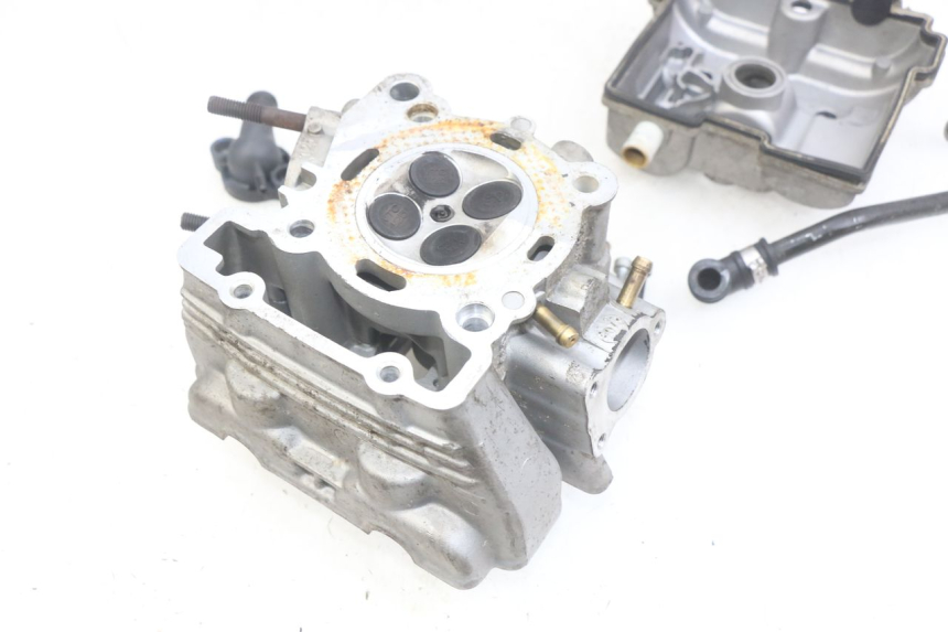 photo de CYLINDER HEAD APRILIA SCARABEO LIGHT 125 (2007 - 2011) - High-resolution close-up