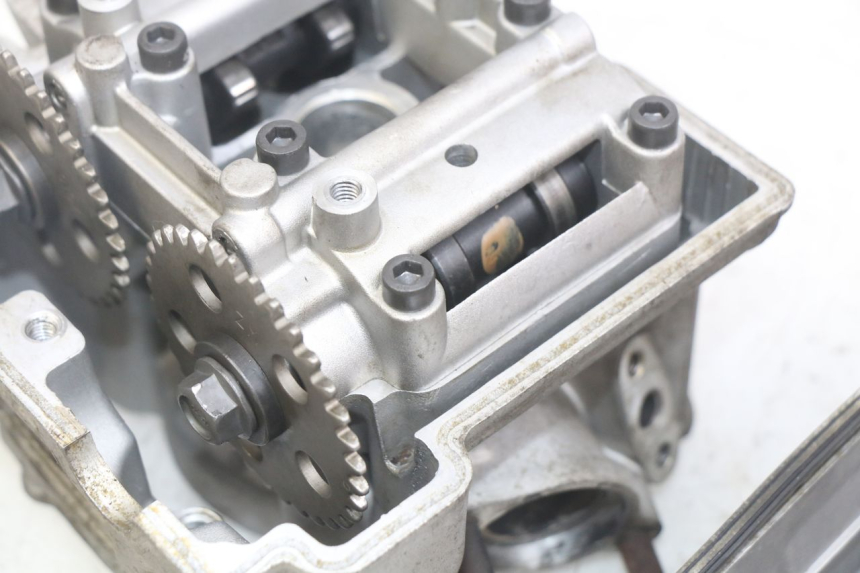 photo de CYLINDER HEAD APRILIA SCARABEO LIGHT 125 (2007 - 2011) - Detailed visual inspection