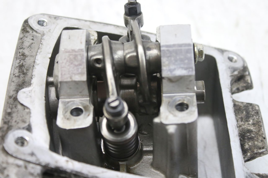 photo de CYLINDER HEAD APRILIA SCARABEO 100 (2003 - 2012) - Alternative perspective