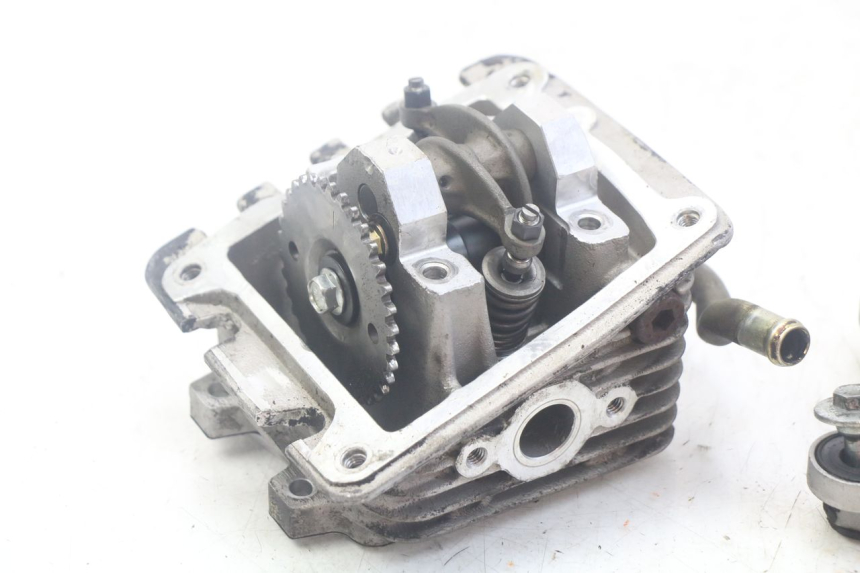 photo de CYLINDER HEAD APRILIA SCARABEO 100 (2003 - 2012) - Technical close-up