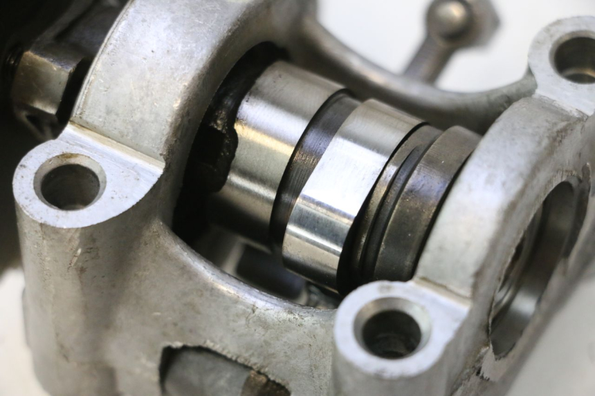 photo de CYLINDER HEAD HONDA SCV LEAD 100 (2003 - 2007) - Fixing points details