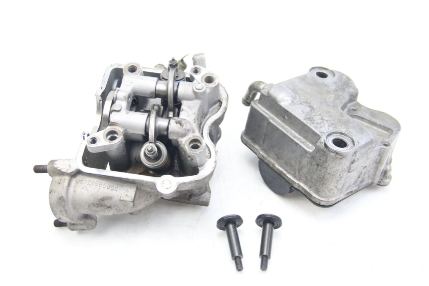 photo de CYLINDER HEAD SUZUKI SIXTEEN 125 (2008 - 2010) - Main view