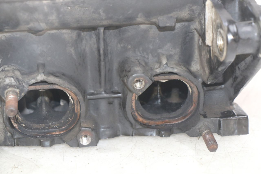 photo de CYLINDER HEAD TRIUMPH SPRINT ST 955 (1999 - 2001) - High-resolution close-up