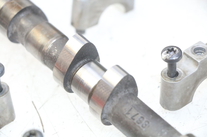 photo de CYLINDER HEAD TRIUMPH SPRINT ST 955 (1999 - 2001) - Technical close-up