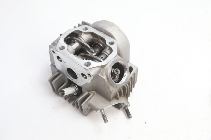 photo de CYLINDER HEAD YAMASAKI STREET 50 (2013 - 2018) - Fixing points details