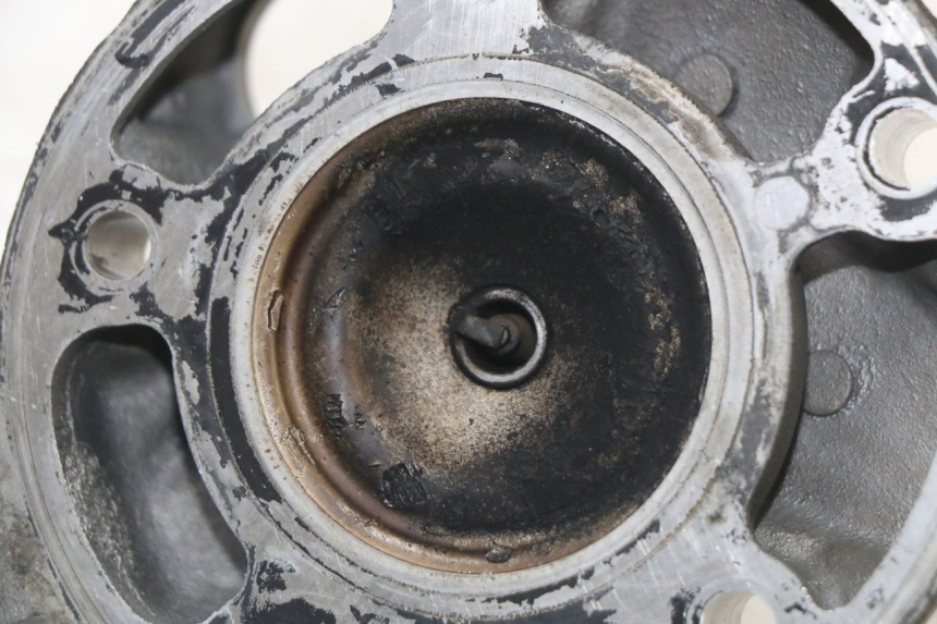 photo de CYLINDER HEAD YAMAHA TDR DELTABOX 125 (1997 - 2003) - Technical close-up