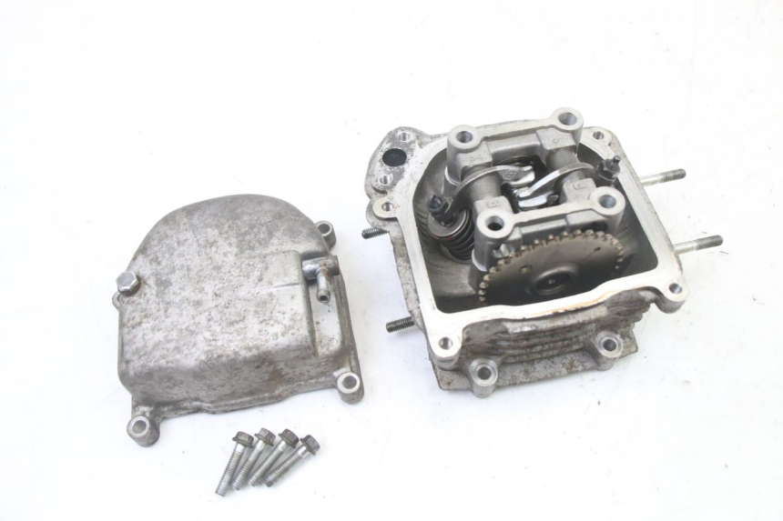 photo de CYLINDER HEAD PEUGEOT V-CLIC VCLIC 50 (2007 - 2013) - Detailed visual inspection