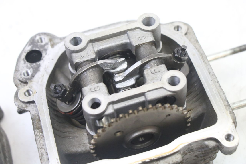 photo de CYLINDER HEAD PEUGEOT V-CLIC VCLIC 50 (2007 - 2013) - Focus on structure