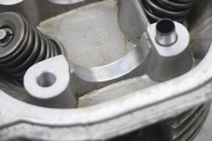 photo de CYLINDER HEAD PEUGEOT V-CLIC VCLIC 50 (2007 - 2013) - Checked used part