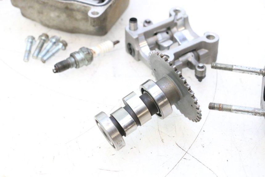 photo de CYLINDER HEAD PEUGEOT V-CLIC VCLIC 50 (2007 - 2013) - Additional view of the item