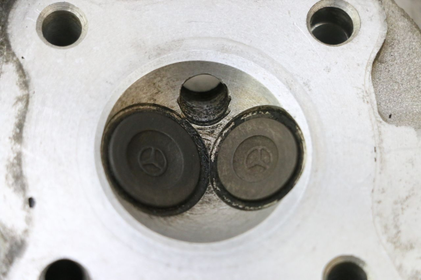 photo de CYLINDER HEAD PEUGEOT V-CLIC VCLIC 50 (2007 - 2013) - Focus on structure