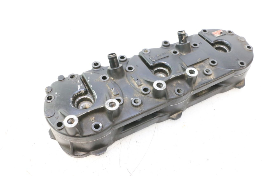 photo de CYLINDER HEAD YAMAHA WAVE RUNNER GP R 1200 (2000 - 2003) - Distinctive features