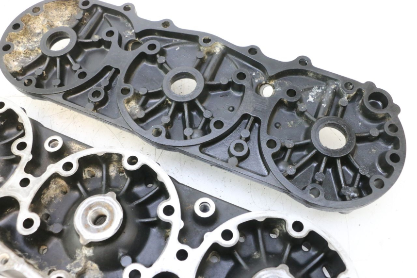 photo de CYLINDER HEAD YAMAHA WAVE RUNNER GP R 1200 (2000 - 2003) - High-resolution close-up