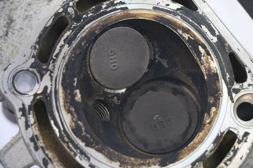 photo de CYLINDER HEAD YAMAHA X-MAX XMAX 250 (2006 - 2009) - Detailed visual inspection