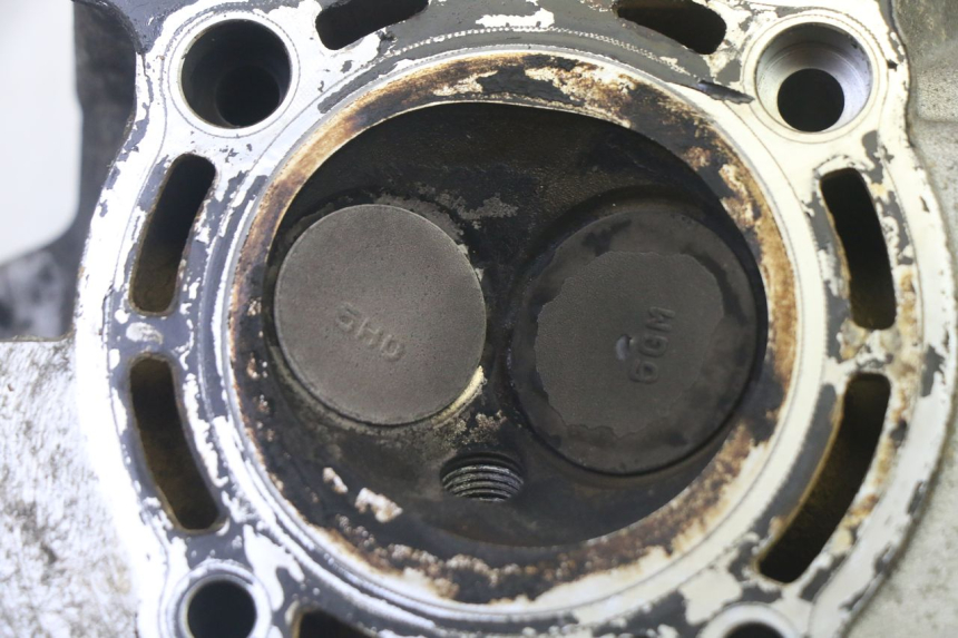 photo de CYLINDER HEAD YAMAHA X-MAX XMAX 250 (2006 - 2009) - Fixing points details