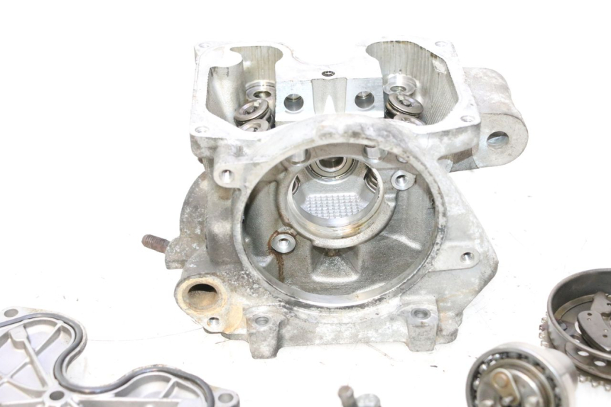 photo de CYLINDER HEAD YAMAHA XMAX X-MAX 125 (2006 - 2009) - Fixing points details