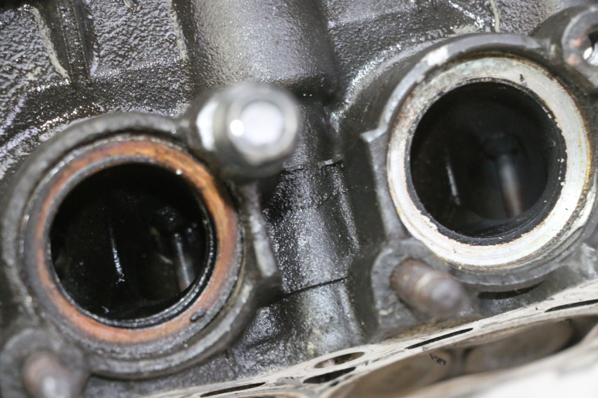 photo de CYLINDER HEAD YAMAHA XJ6 600 (2008 - 2016) - Detailed visual inspection