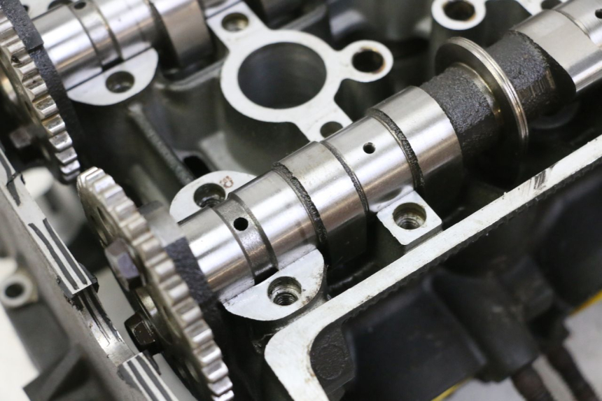 photo de CYLINDER HEAD YAMAHA XJ6 600 (2008 - 2016) - Distinctive features