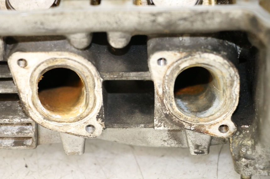 photo de CYLINDER HEAD YAMAHA XJ600 XJ DIVERSION 600 (1992 - 1997) - Distinctive features