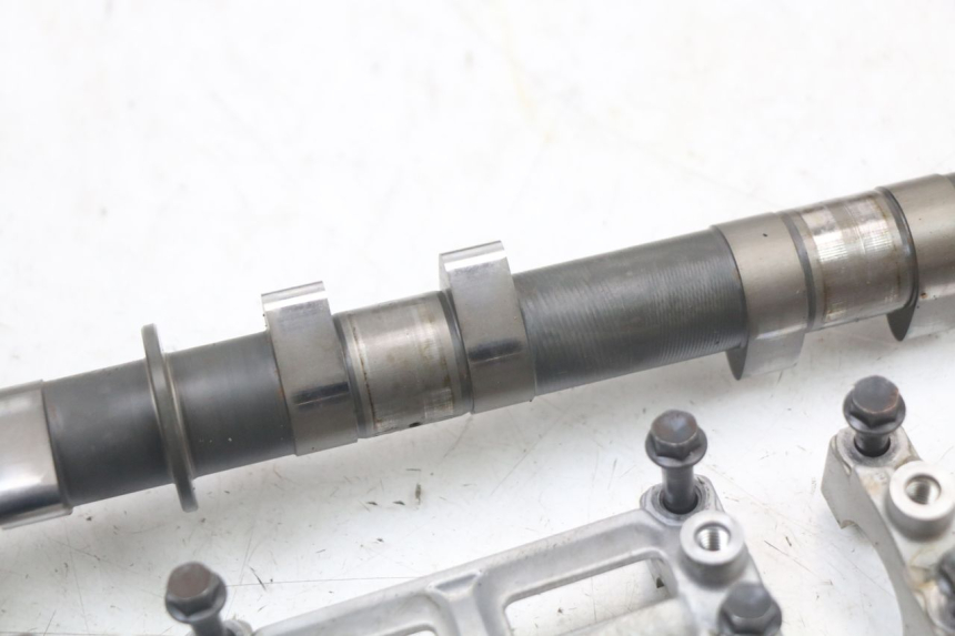 photo de CYLINDER HEAD YAMAHA FJR ABS 1300 (2006 - 2012) - Detailed visual inspection