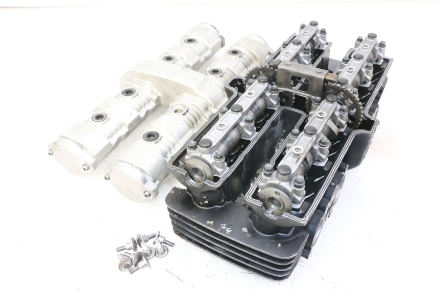 photo de CYLINDER HEAD YAMAHA FZS FAZER 600 (2001 - 2003) - Detailed visual inspection