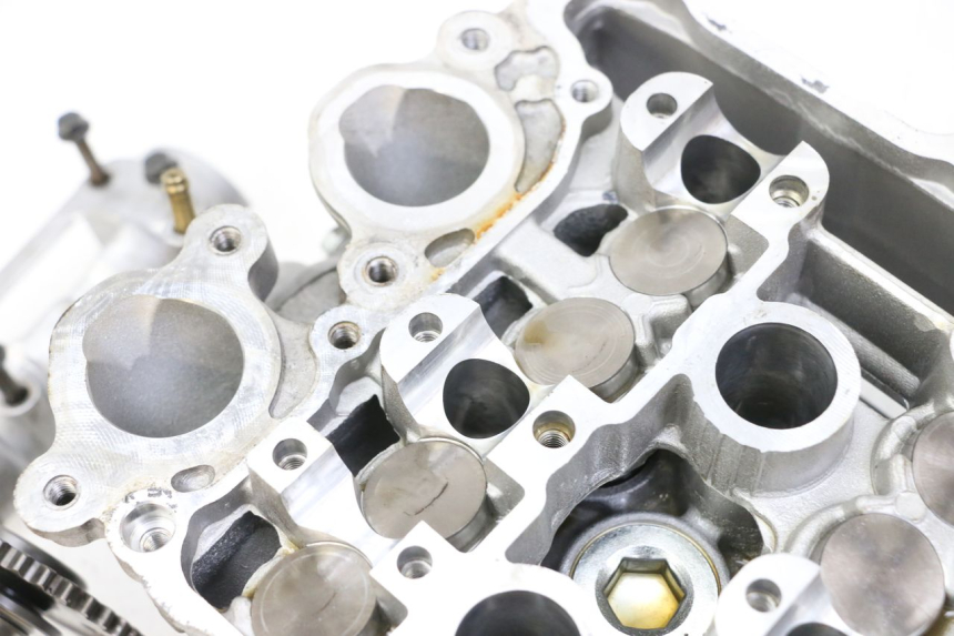 photo de CYLINDER HEAD YAMAHA YP T-MAX TMAX 530 (2017 - 2020) - Alternative angle