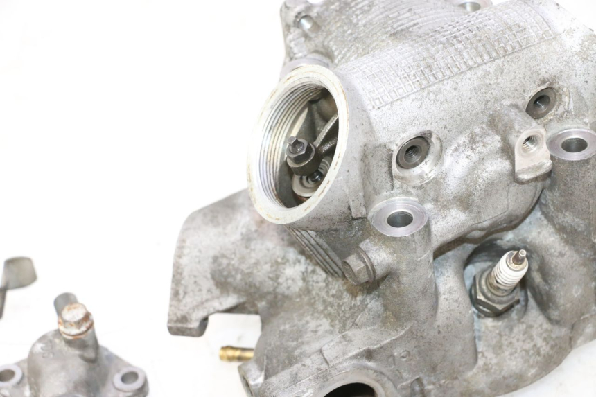 photo de CYLINDER HEAD YAMAHA YP MAJESTY 125 (2002 - 2006) - Fixing points details