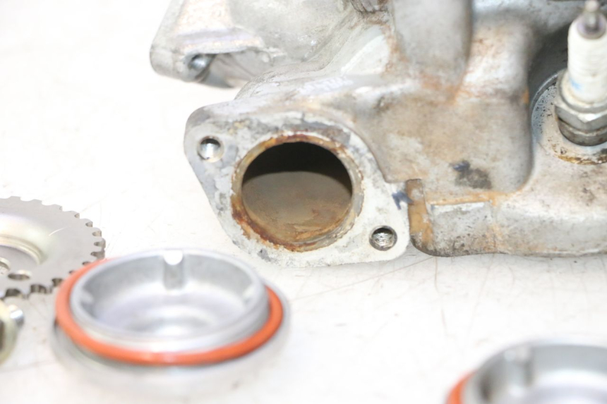 photo de CYLINDER HEAD YAMAHA YP MAJESTY 125 (1998 - 2001) - Detailed visual inspection