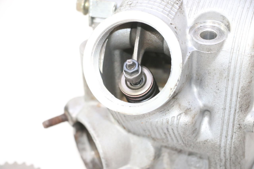 photo de CYLINDER HEAD YAMAHA YP MAJESTY 125 (1998 - 2001) - Alternative angle
